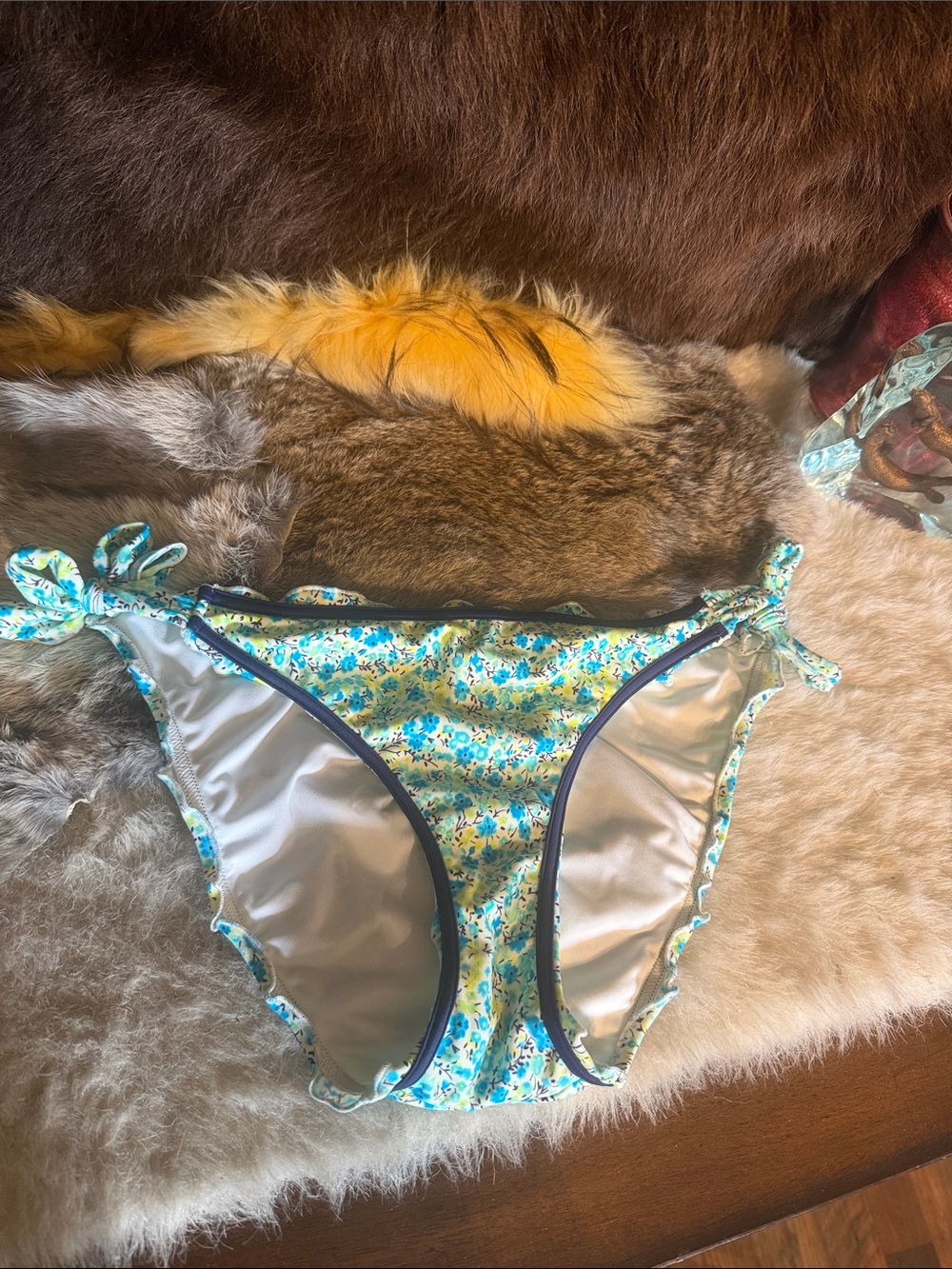Victoria’s Secret bikini bottoms L (420)